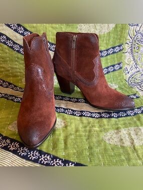 Frye Brown Renee Suede Zipper Seam Short Boho Western Ankle Boots Size 6.5